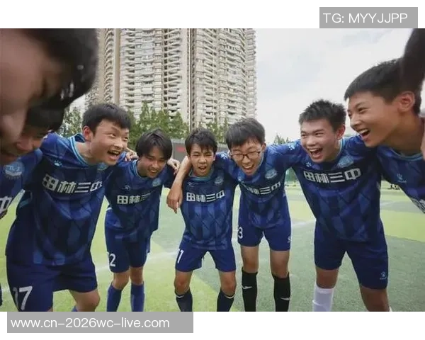 新民晚报杯足球赛激情开启各队争夺荣耀展现青春风采 新民晚报杯足球赛激情开启各队争夺荣耀展现青春风采